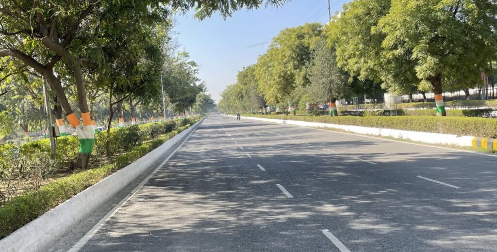 What is the Geography of Greater Noida?